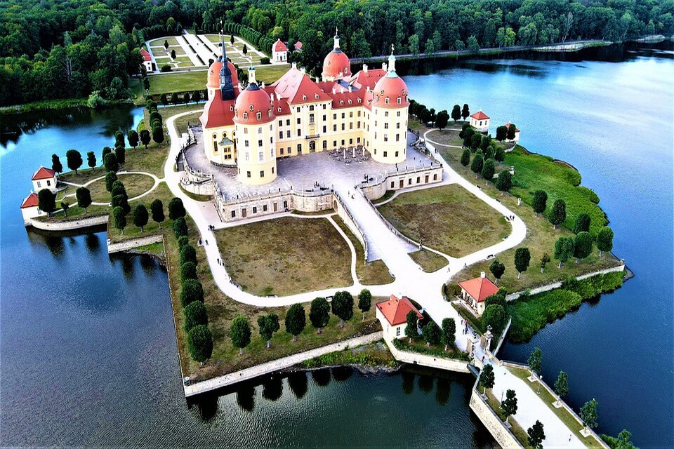 Замок Моріцбург – королівська резиденція з фільму «Три горішки для Попелюшки» 